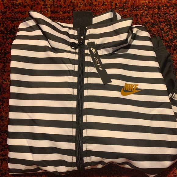 Nike Jacket - Picture 2 of 4